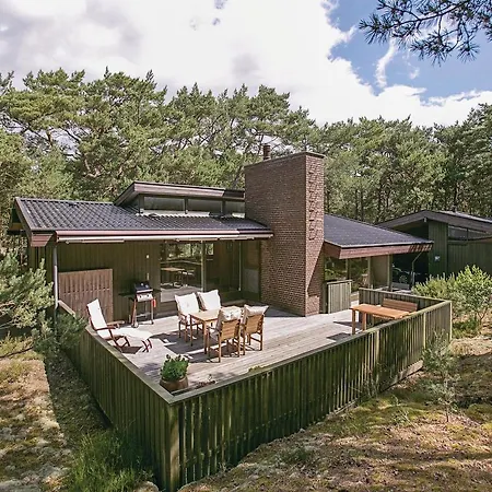 Three-bedroom Holiday In *